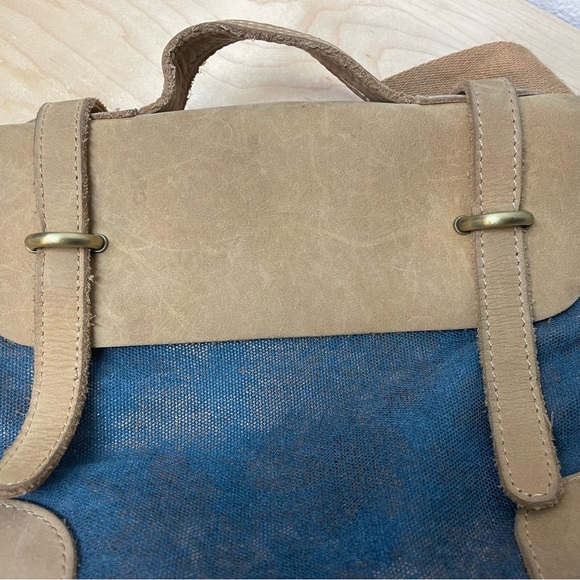 Jesslyn Shoulder Bag - Picture 3 of 11